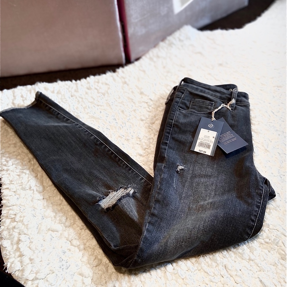 ✨3/15✨ NWT Universal Thread High Rise Skinny Jeans